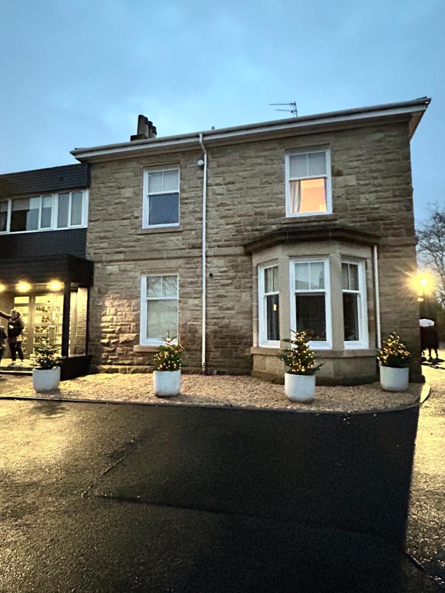 Crookston Hotel Glasgow Exterior photo